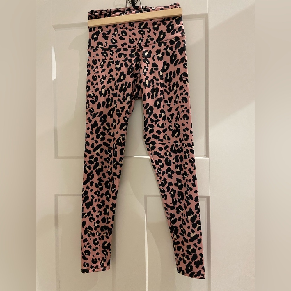 XS Onzie Leopard Print Pants.